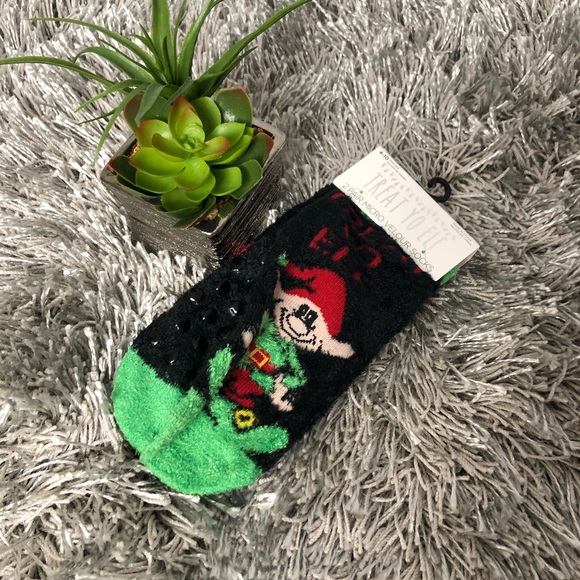TREAT YO ELF 2-PACK MICRO VELOUR SLIPPER SOCKS - Picture 6 of 6